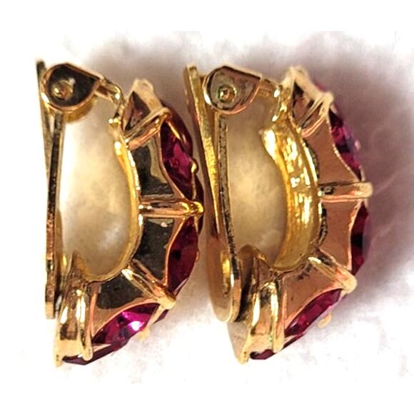 Roman Earrings Clip Magenta Pink Rhinestone Goldtone Half Hoops 80s Vtg High End - Picture 2 of 6
